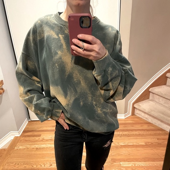 GAP Tie-Dyed Crew-Neck Sweatshirt - Picture 1 of 6